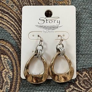 🌸 3/$20 New Two tone earrings